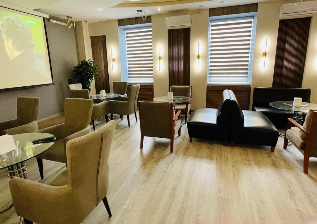 Tengri Hotel Atyraū Eksteriør bilde