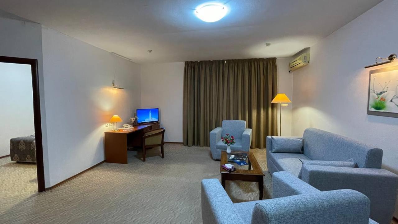Tengri Hotel Atyraū Eksteriør bilde