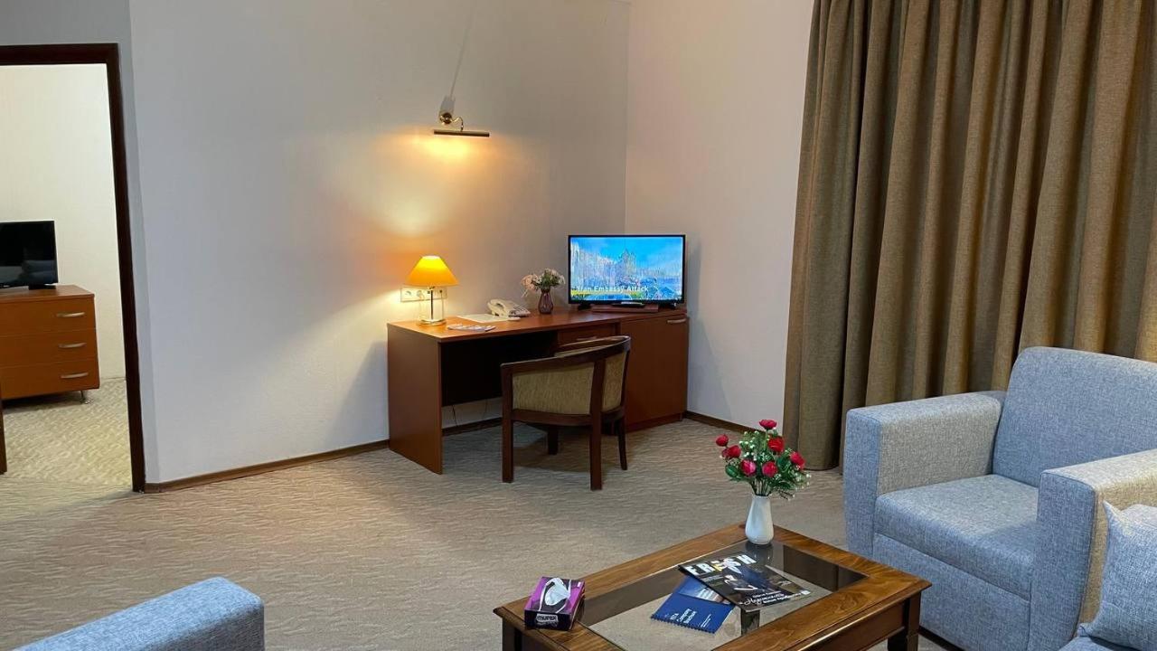 Tengri Hotel Atyraū Eksteriør bilde